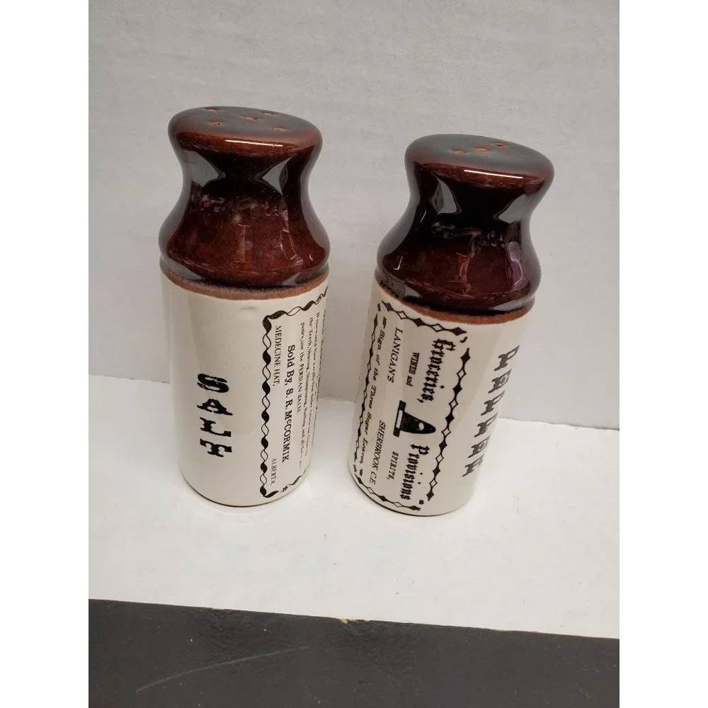 Vintage Reproduction Salt & Pepper Shaker ‎ - Old n